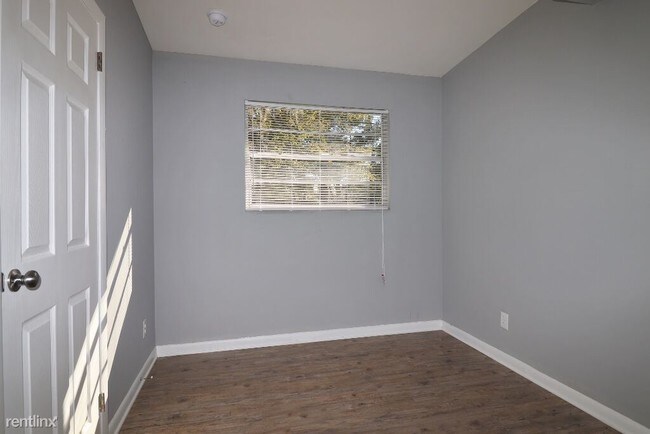 Building Photo - 4 br, 2 bath House - 744 Le Brun Dr
