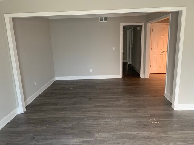 Building Photo - 920 16th Ave