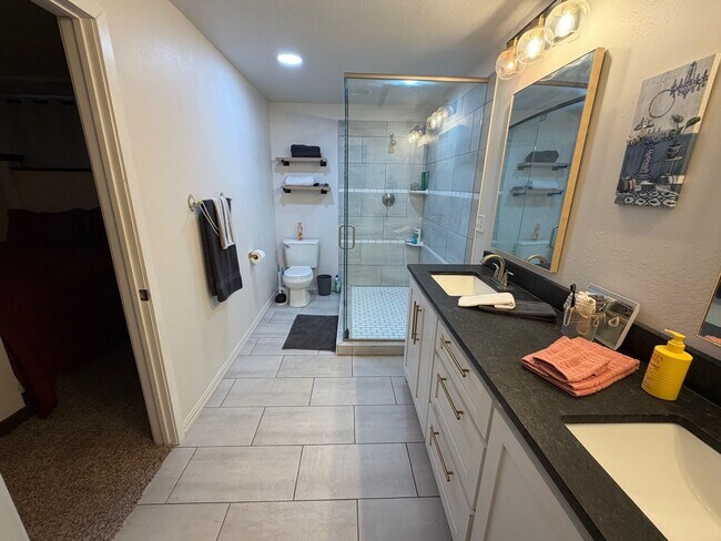 Building Photo - 6008 Yale St