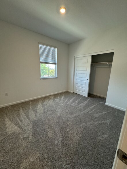 Building Photo - 1652 Matmor Rd