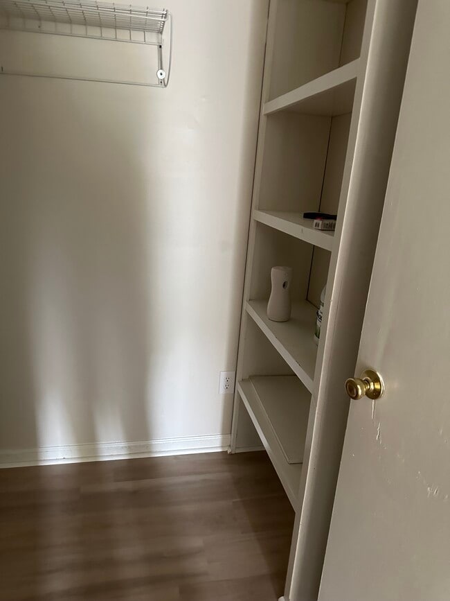 Building Photo - 3891 Almon Dr