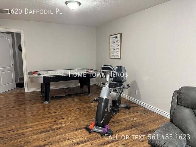 Building Photo - 1620 Daffodil Pl