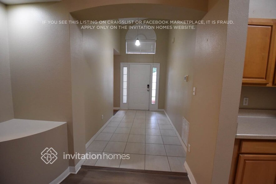 Building Photo - 1021 Empress Ln