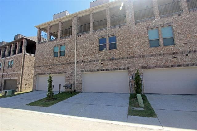 Building Photo - 4255 Shavano Dr