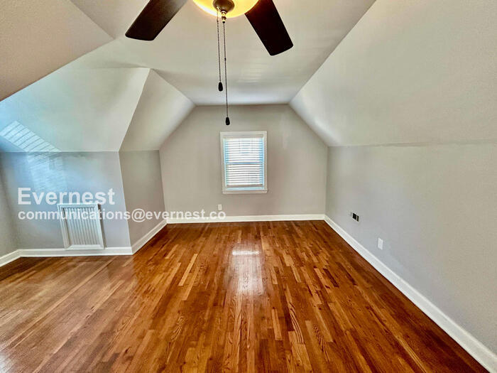 Building Photo - 1807 Dresden Dr NE