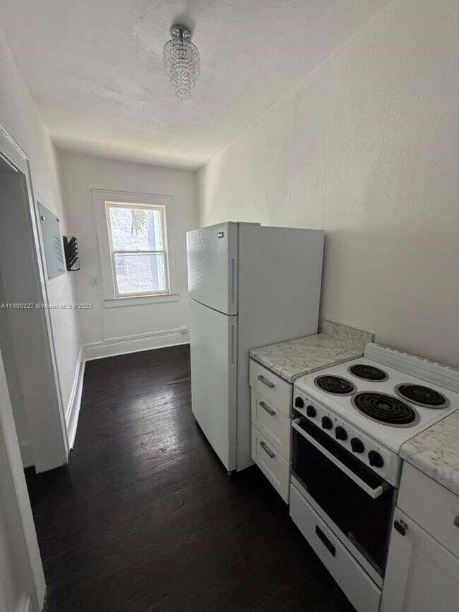 Building Photo - 124 Mendoza Ave