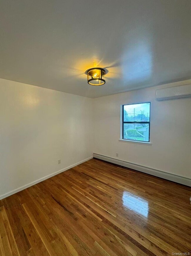 Building Photo - 376 Newbridge Rd