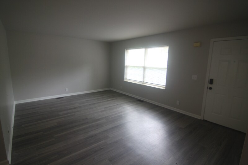 Building Photo - 256 Chestnut Ln