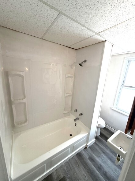 Building Photo - 124 E 21st St