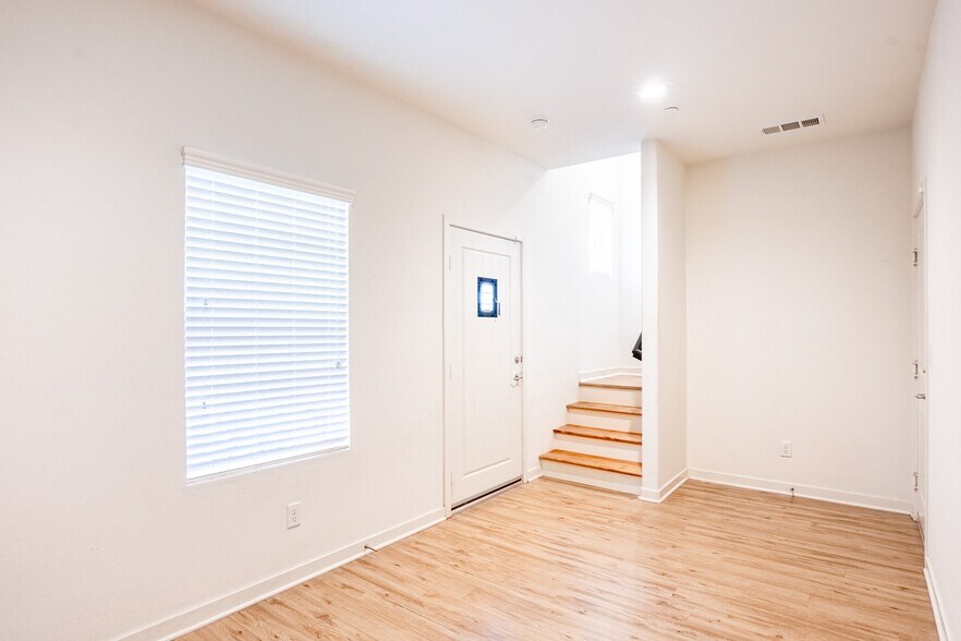 Building Photo - 3556 W Savanna St