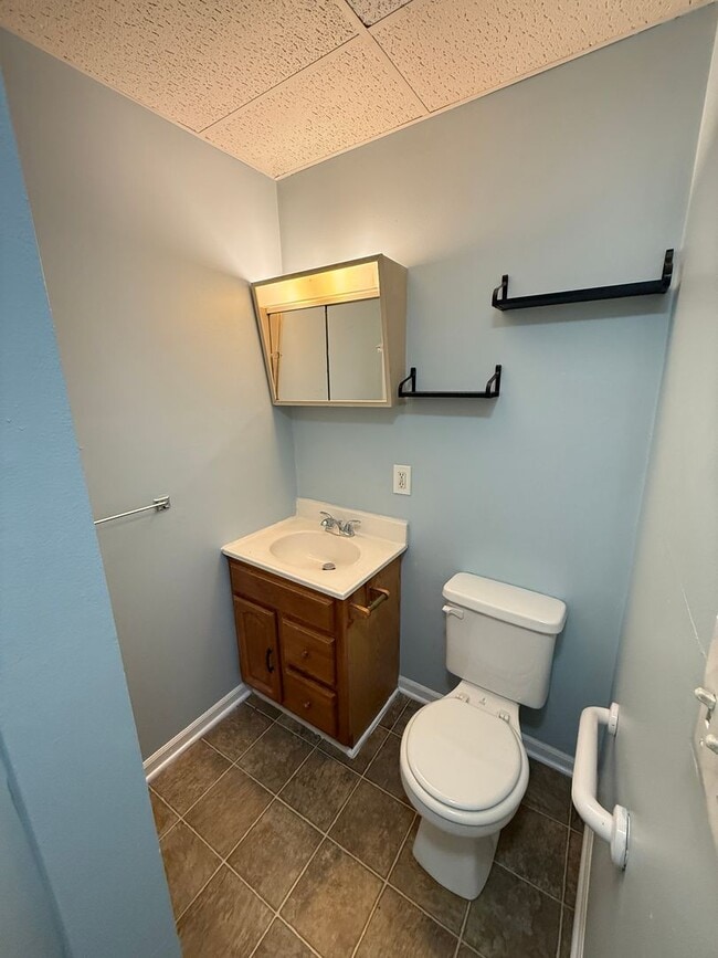 Building Photo - 504 N State St