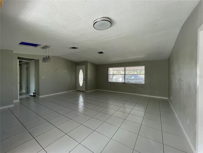 Building Photo - 1657 N Chickasaw Trail