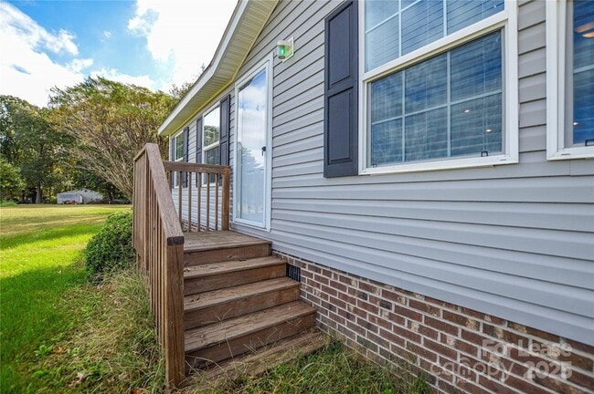 Building Photo - 711 W C J Thomas Rd