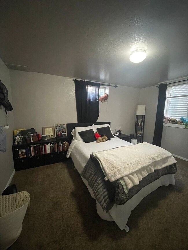 Building Photo - STUDENTS WELCOME! Single-Family Ranch Home w/ Finished Basement and Fenced Backyard