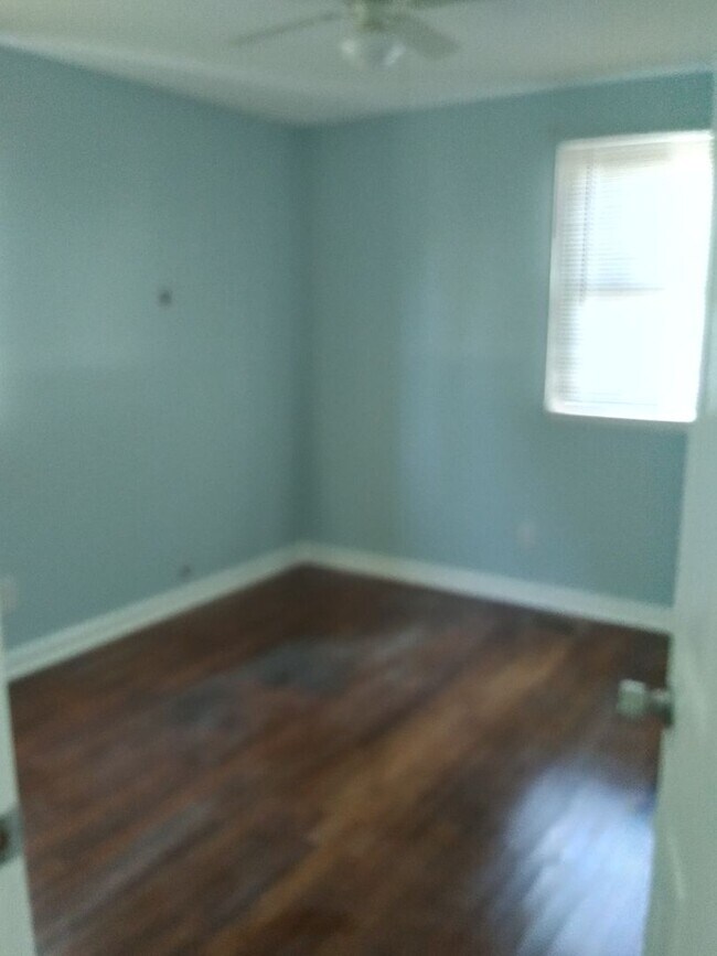 Building Photo - Look No Further!