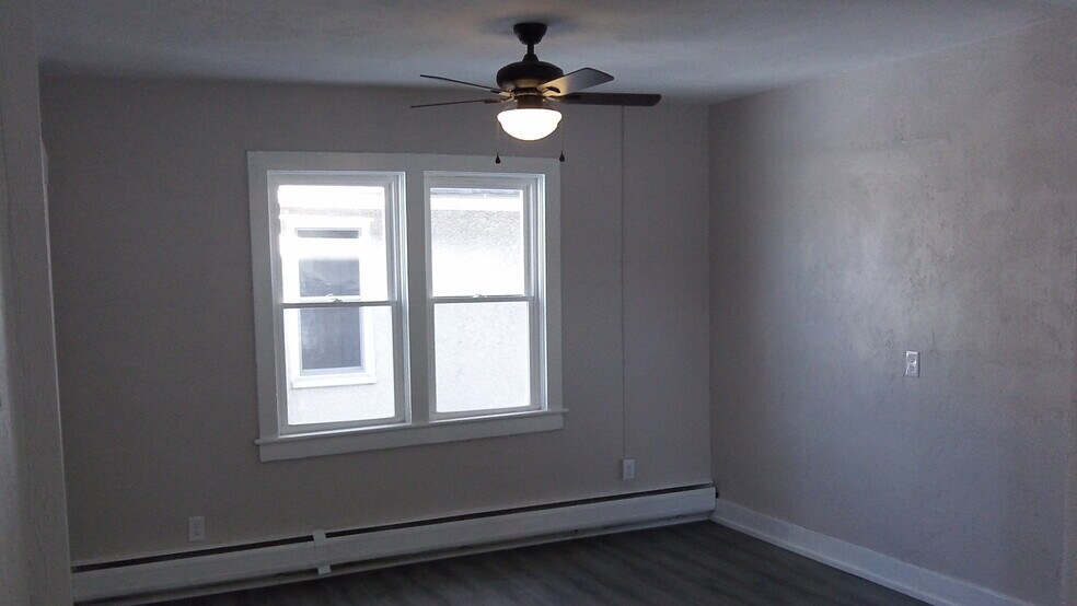 LRDRcombo - 215 Willow St