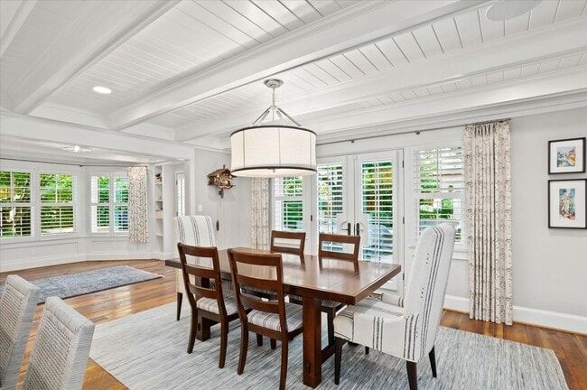 Building Photo - Exceptional Living in the Heart of Arlingt...