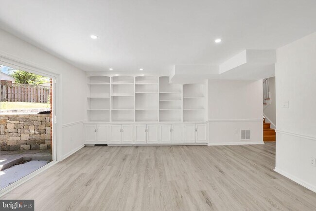 Building Photo - 8815 Tuckerman Ln