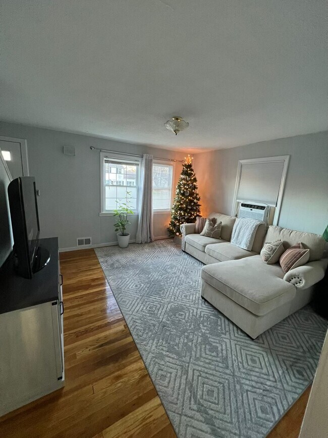 Primary Photo - 39 Vine Hill Rd