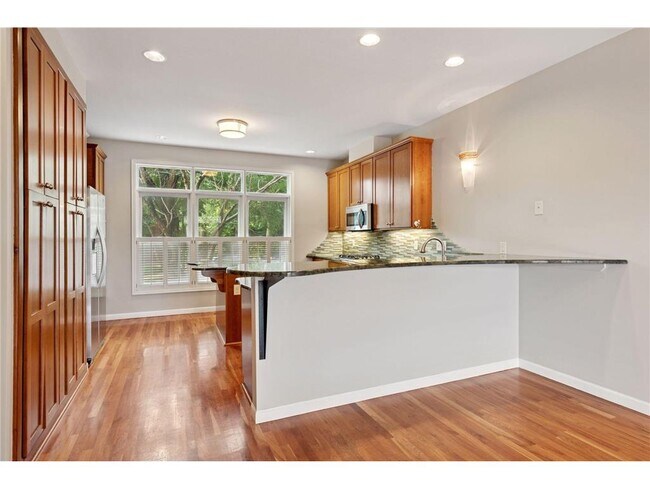 Building Photo - 226 Ridgewood Ave