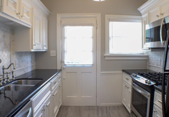 Building Photo - 4630 Clay St