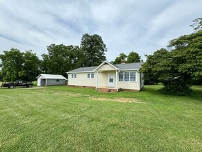 Building Photo - Charming Country Retreat – Peaceful Living...