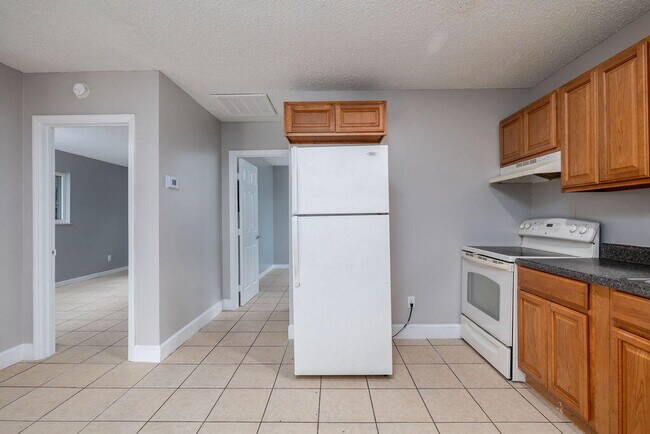Building Photo - 917 SE Nassau Ave