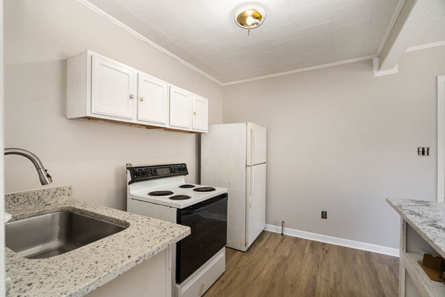 Building Photo - 617 W Garrison Blvd