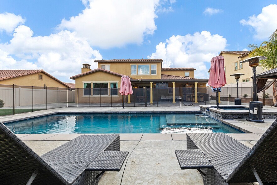 Building Photo - 35676 Small Pine Ct