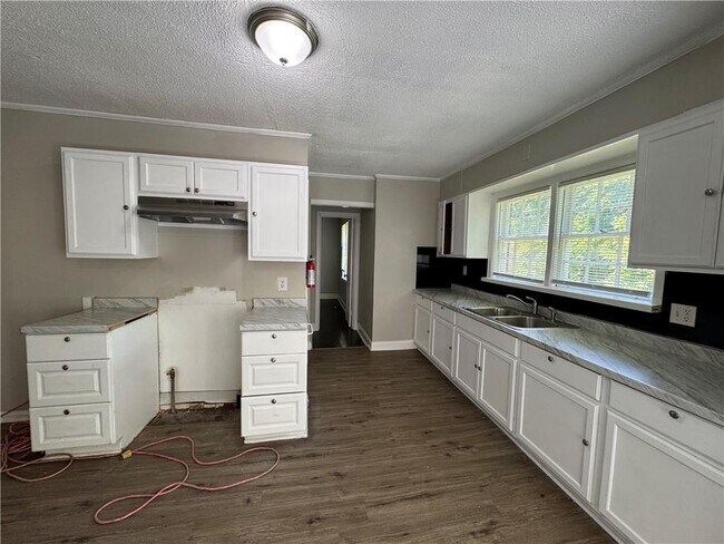 Building Photo - 1580 Childress Dr SW