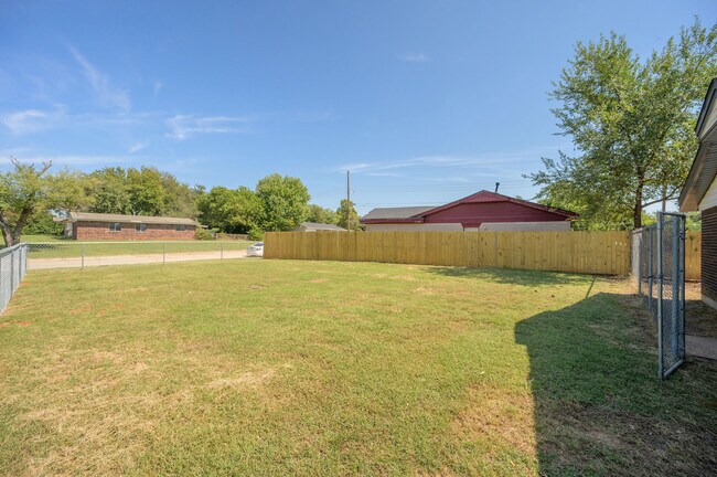 Building Photo - 3912 Parkwoods Ln