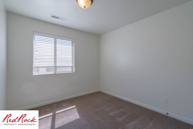 Building Photo - 2801 E 450 N