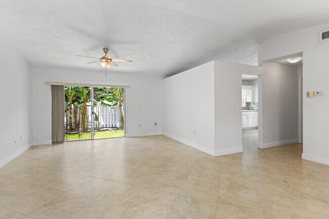 Building Photo - 13945 Langley Pl