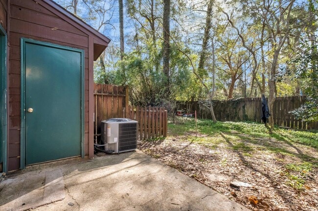 Building Photo - 2313 Hartsfield Way