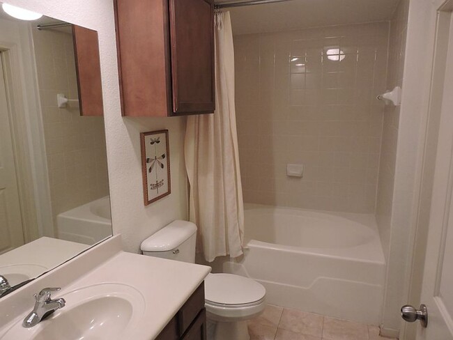 Building Photo - FURNISHED OR UNFURNISHED 3BR/2BA CONDO IN ...