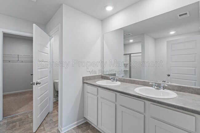 Building Photo - 504 Myrtle Crst