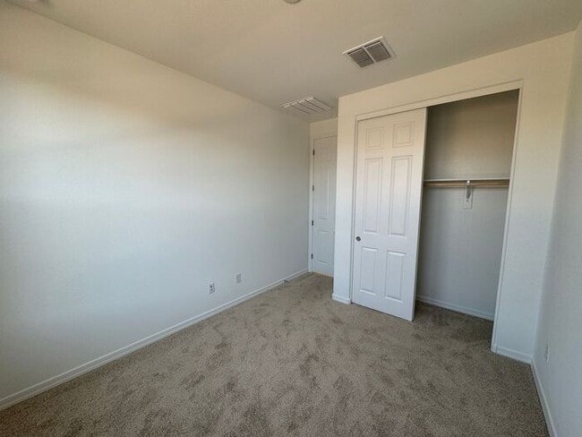 Building Photo - NEW 5 Bedroom 3 bathroom home in Surprise!