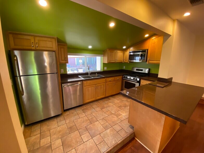 Primary Photo - 22284 Buenaventura St