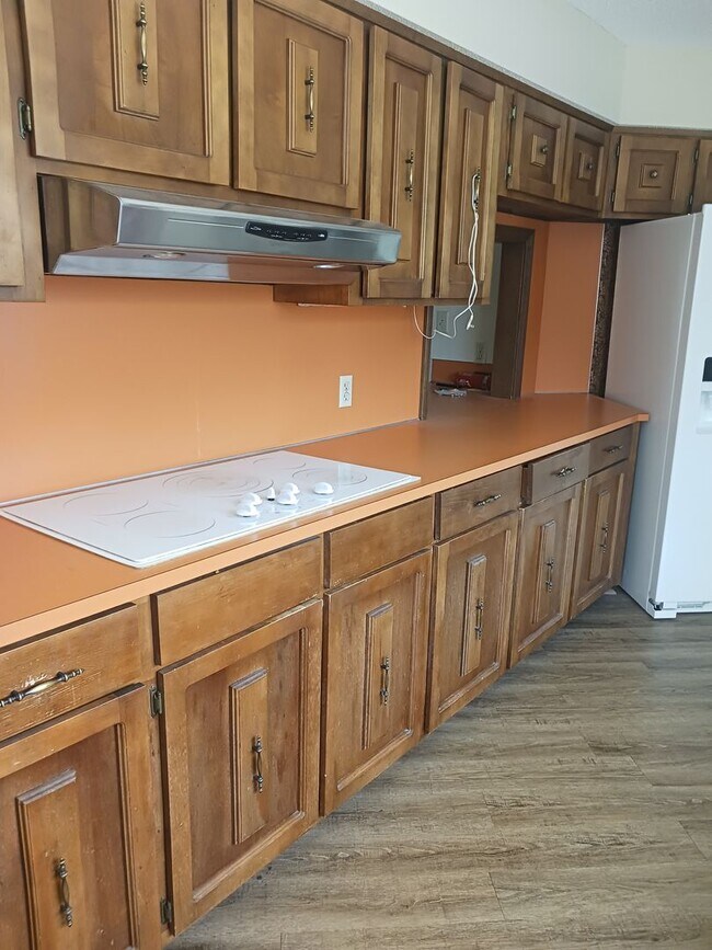 Building Photo - Charming 4BR/2.5BA Retreat on 2 Acres-Available Now!