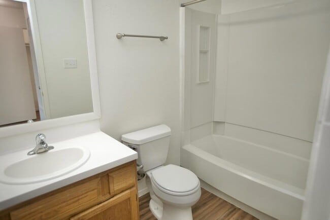 Building Photo - 8804 Piney Point Dr