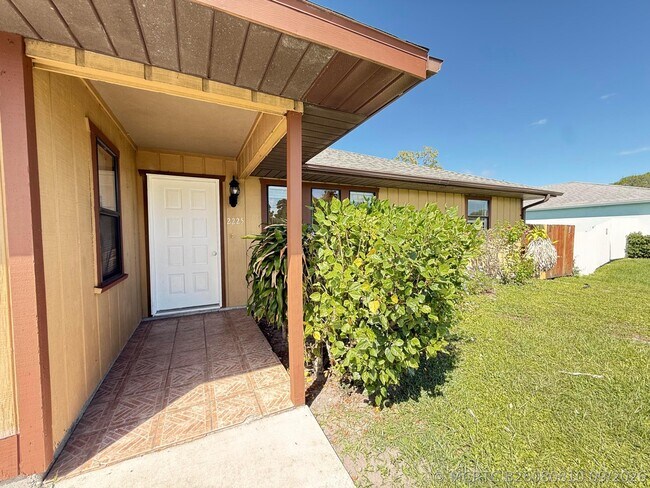 Building Photo - 2225 SE Melaleuca Blvd