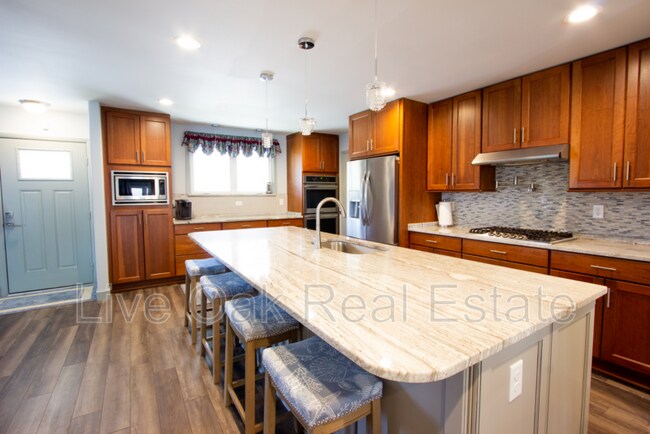 Building Photo - 501 Delaware Ave