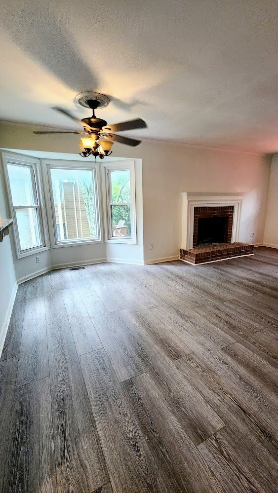 Living Lounge - 5034 Laurel Bridge Dr SE