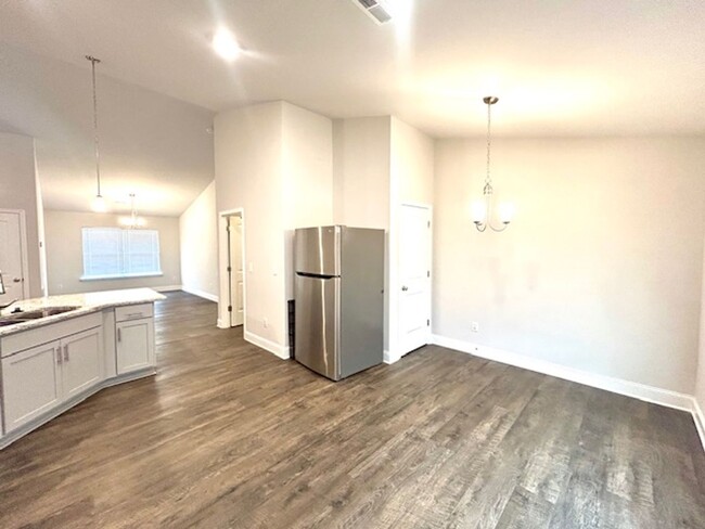 Building Photo - Beautiful 4 Bedroom 2 Bath Home! COMING SOON!
