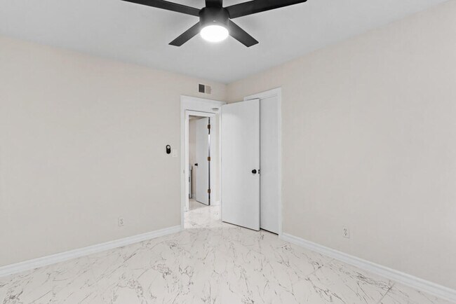 Building Photo - 8500 Mountain View Dr