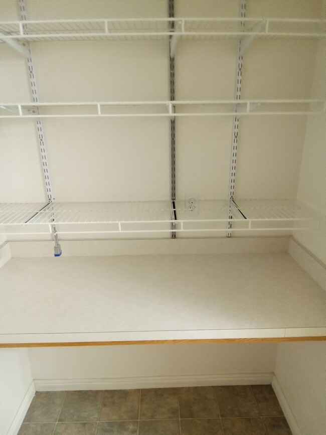 Building Photo - Willow Springs Condo