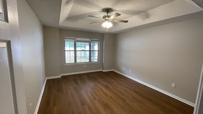 Building Photo - Home For Rent