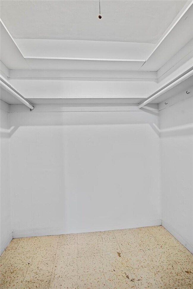 Building Photo - 2130 NE 42nd Ct