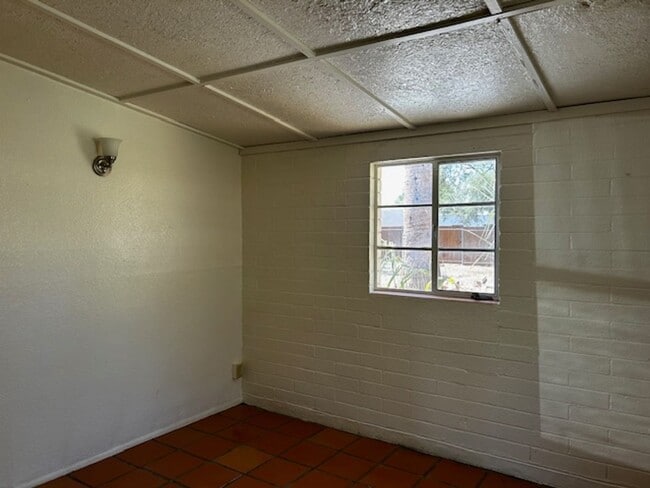 Building Photo - 2 Bedroom Single Family -Central Tucson