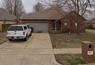 Building Photo - Large 3 Bed | 3 Bath | Jenks